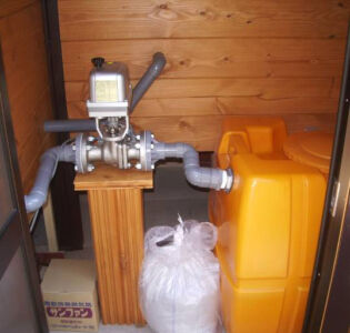 機械室(バルブ・尿タンク)